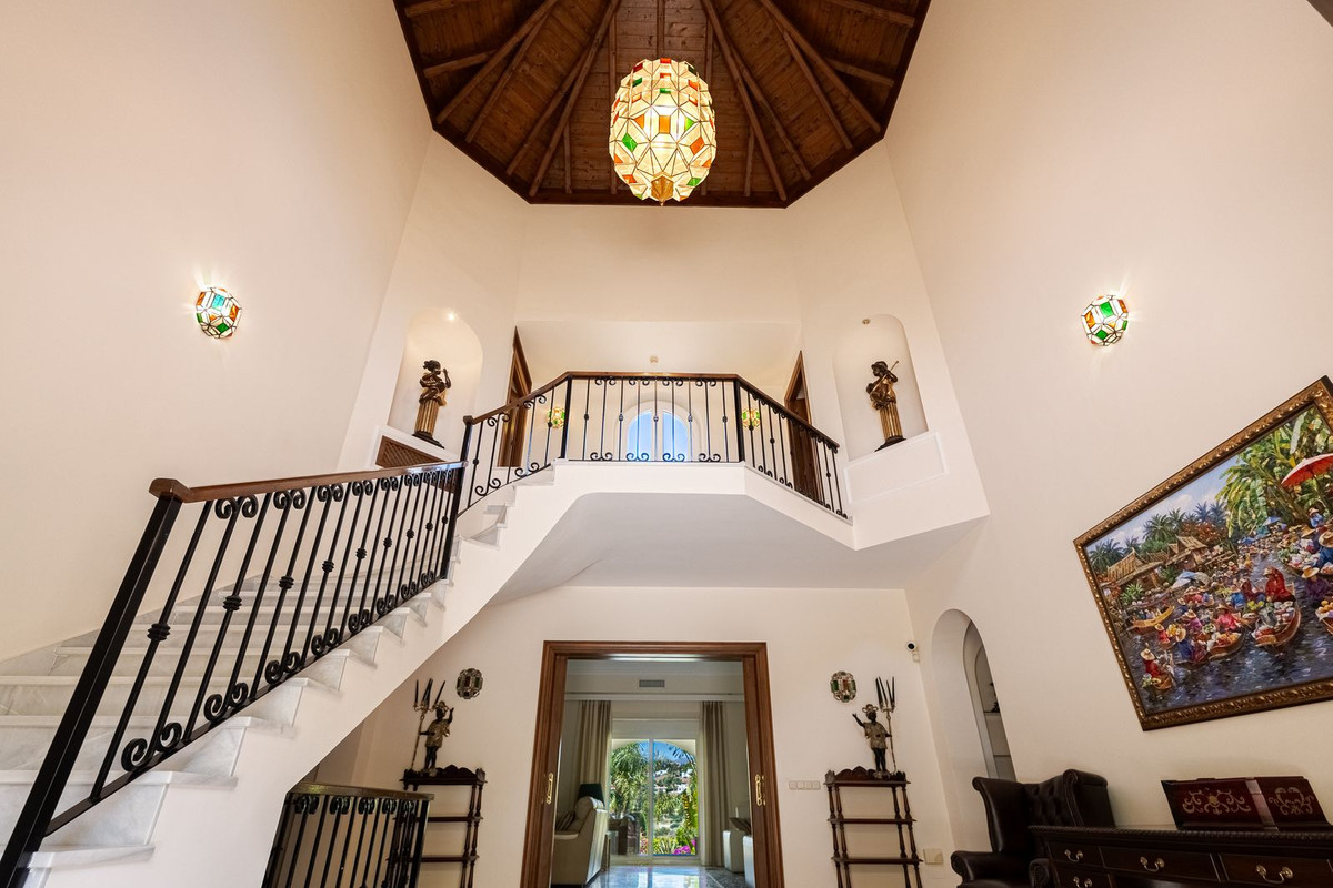 Huis te koop in El Paraiso | 6 slaapkamers H5407180