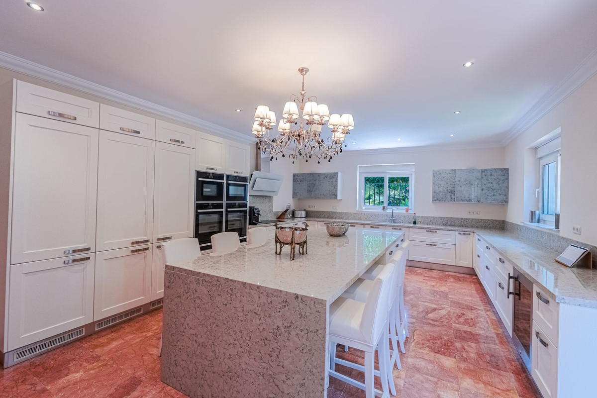 Huis te koop in El Paraiso | 6 slaapkamers H5407180