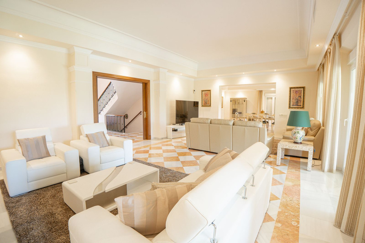 Huis te koop in El Paraiso | 6 slaapkamers H5407180