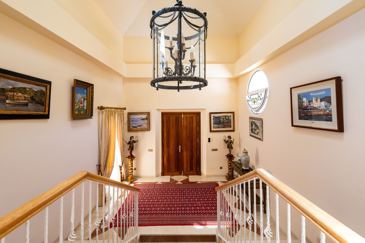 Huis te koop in El Paraiso | 7 slaapkamers H5440399