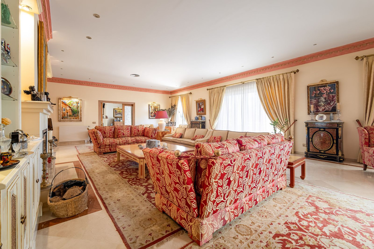 Huis te koop in El Paraiso | 7 slaapkamers H5440399