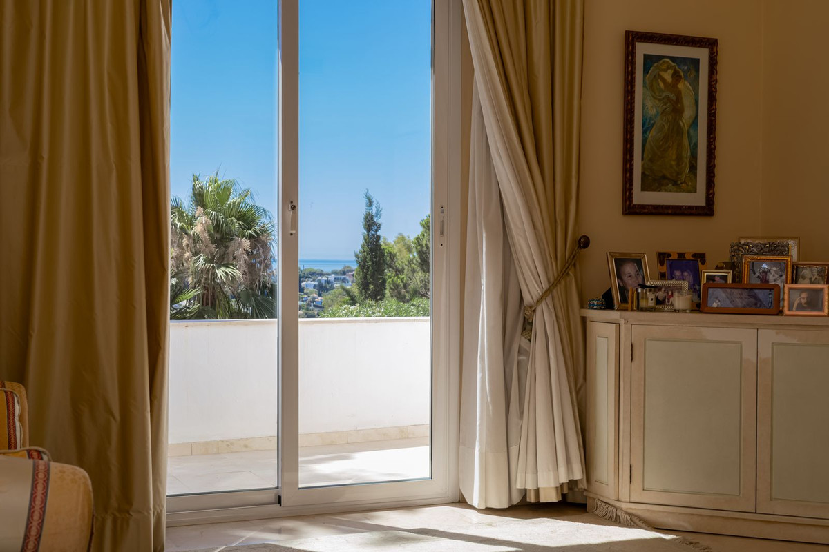 Huis te koop in El Paraiso | 7 slaapkamers H5440399