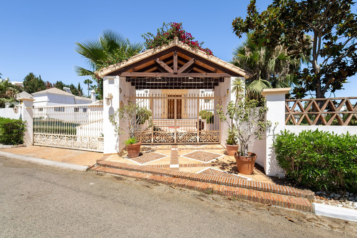 Huis te koop in El Paraiso | 7 slaapkamers H5440399