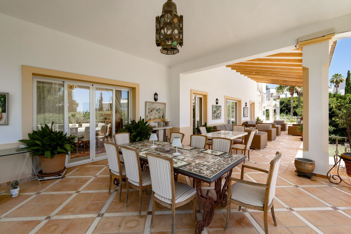 Huis te koop in El Paraiso | 7 slaapkamers H5440399