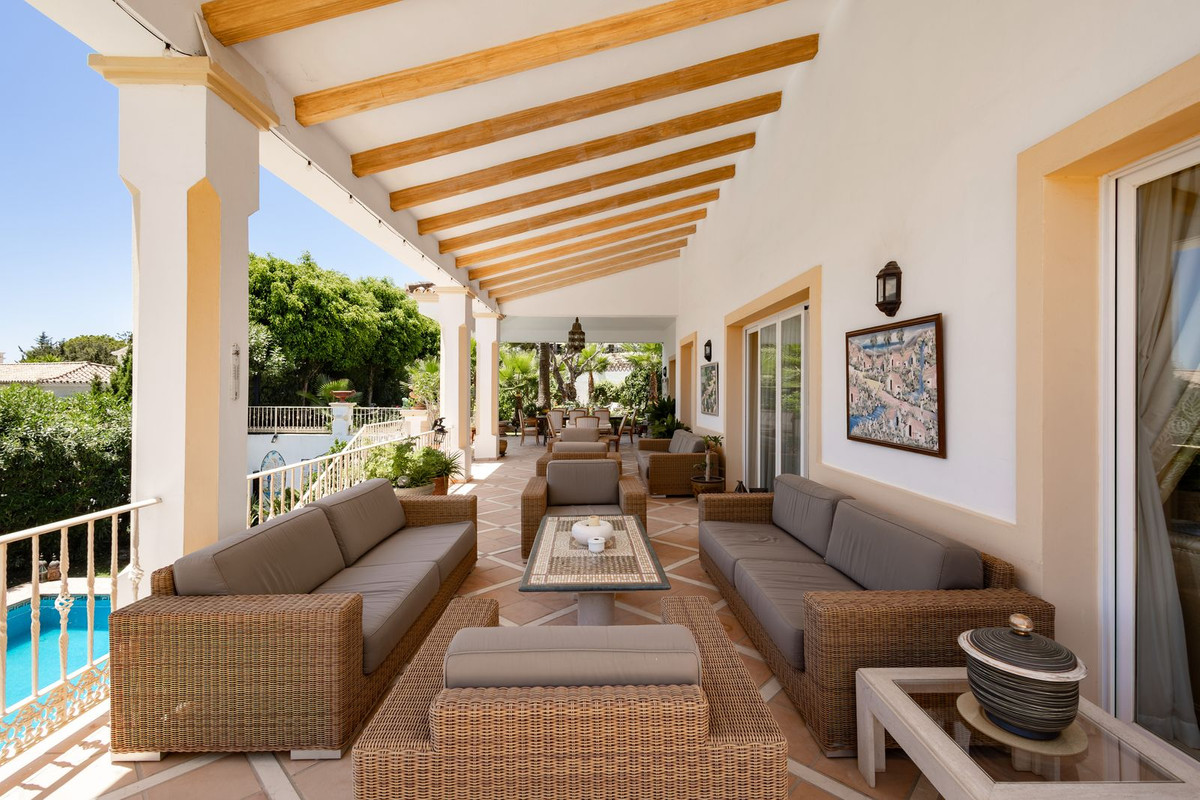 Huis te koop in El Paraiso | 7 slaapkamers H5440399