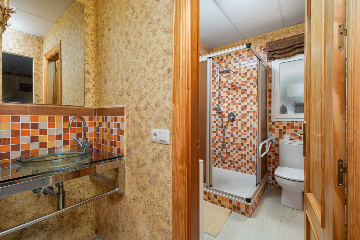 Huis te koop in El Paraiso | 7 slaapkamers H5440399