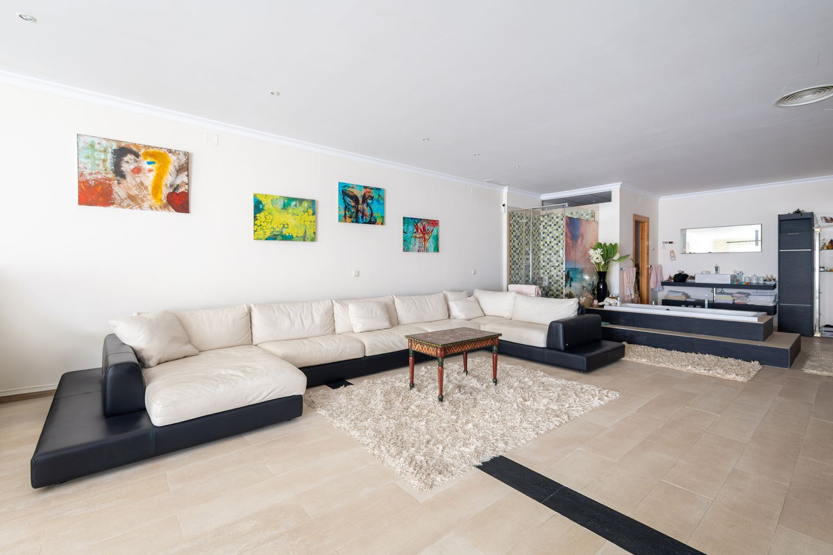 Huis te koop in El Paraiso | 7 slaapkamers H5440399