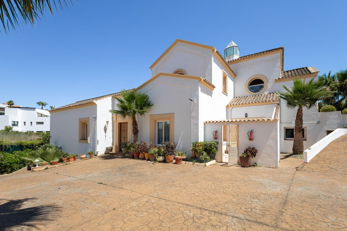 Huis te koop in El Paraiso | 7 slaapkamers H5440399
