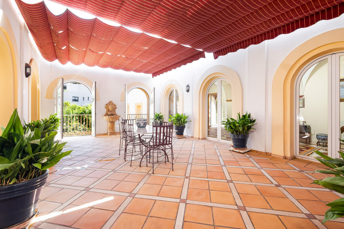 Huis te koop in El Paraiso | 7 slaapkamers H5440399