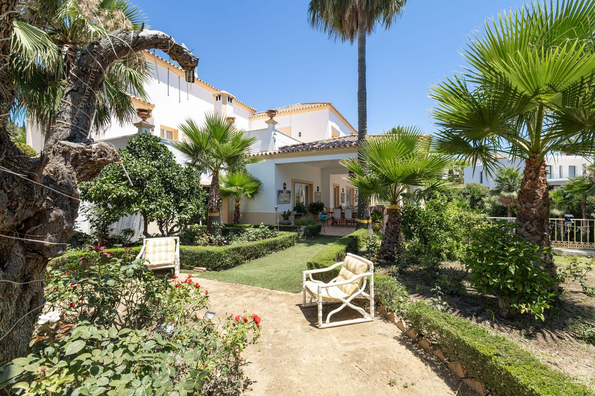 Huis te koop in El Paraiso | 7 slaapkamers H5440399
