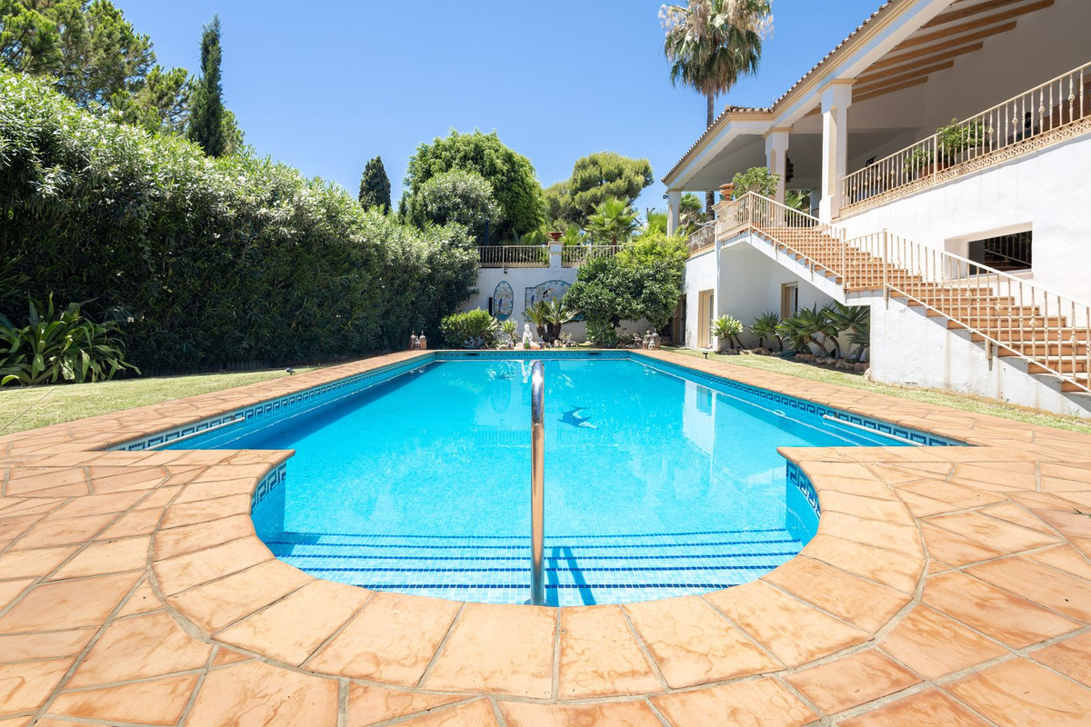 Huis te koop in El Paraiso | 7 slaapkamers H5440399