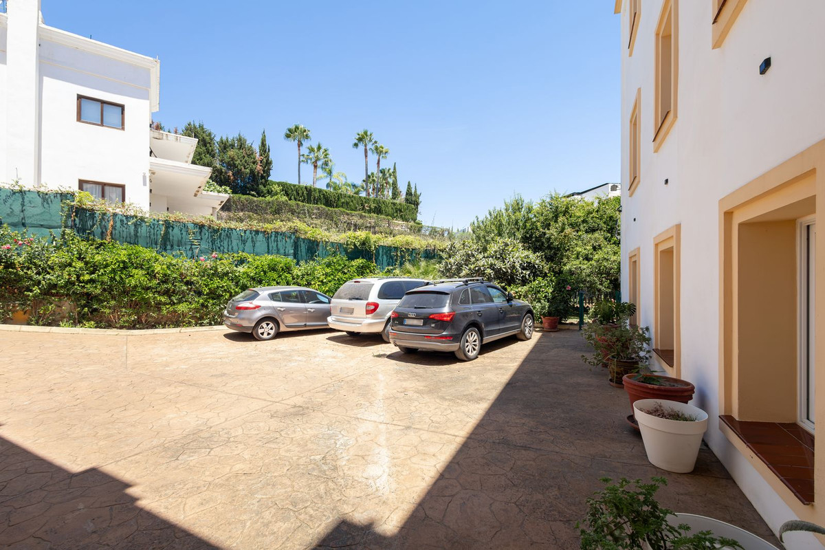 Huis te koop in El Paraiso | 7 slaapkamers H5440399