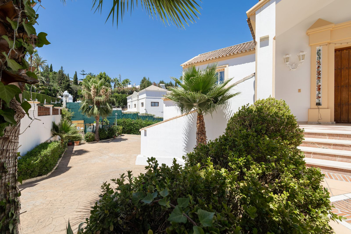 Huis te koop in El Paraiso | 7 slaapkamers H5440399