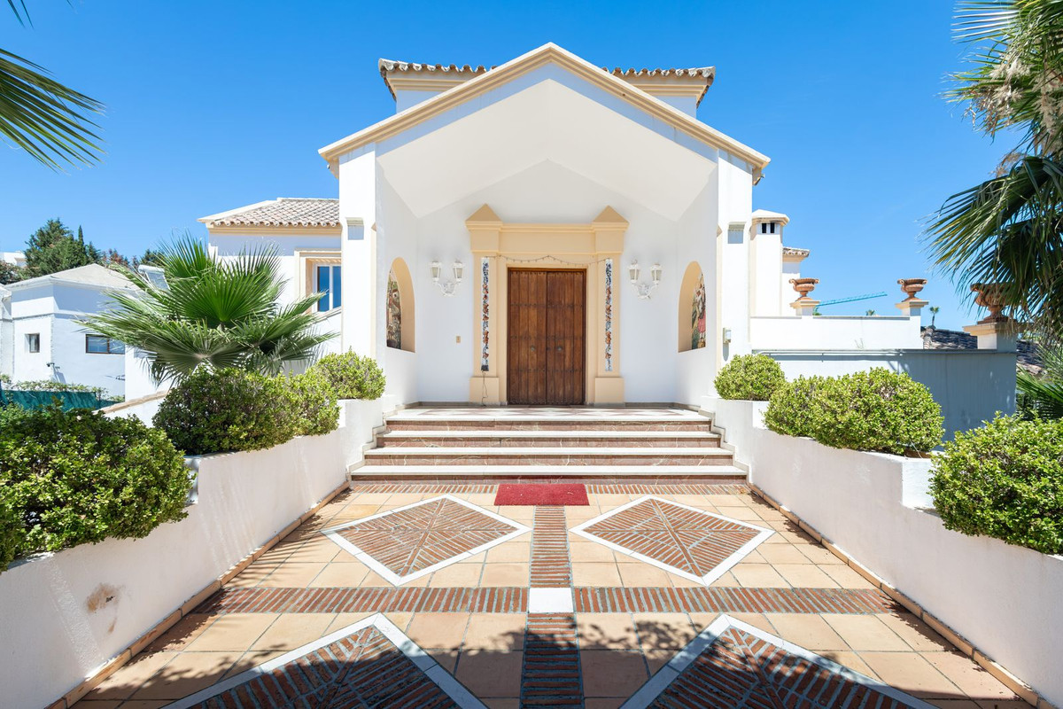 Huis te koop in El Paraiso | 7 slaapkamers H5440399