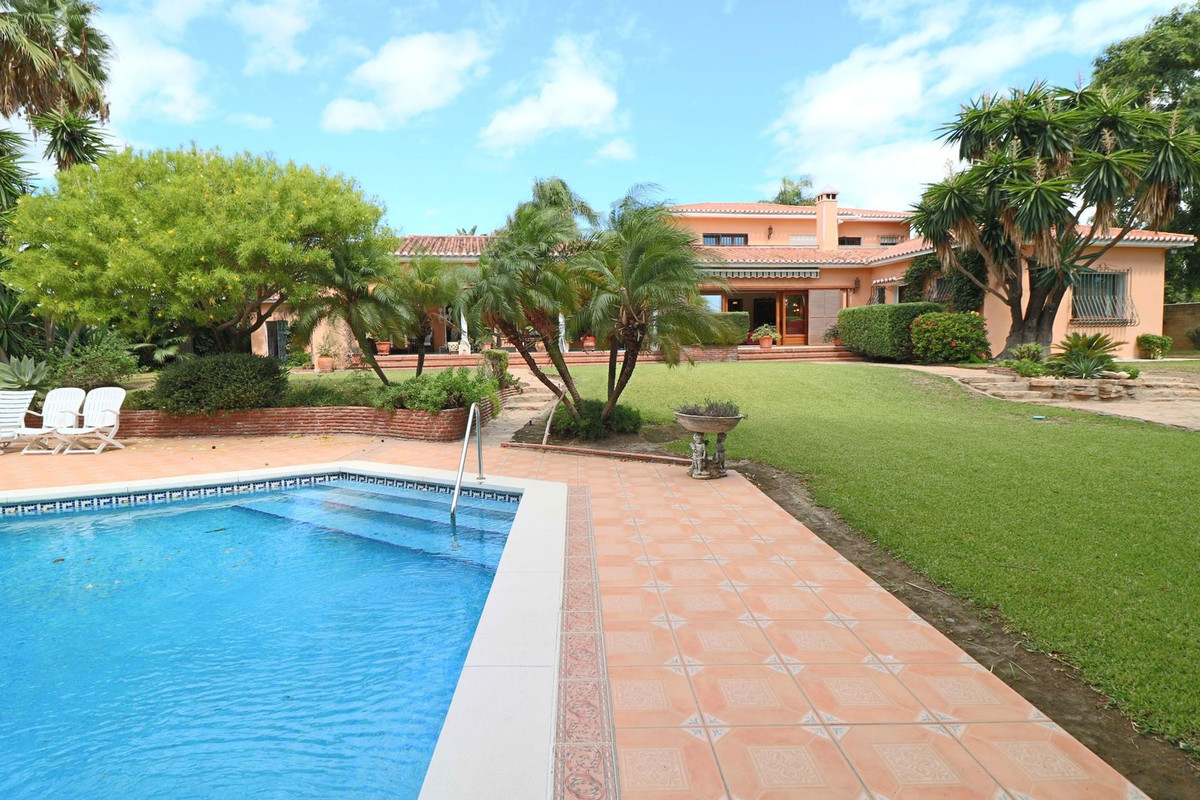 Huis te koop in El Paraiso | 6 slaapkamers H5482642