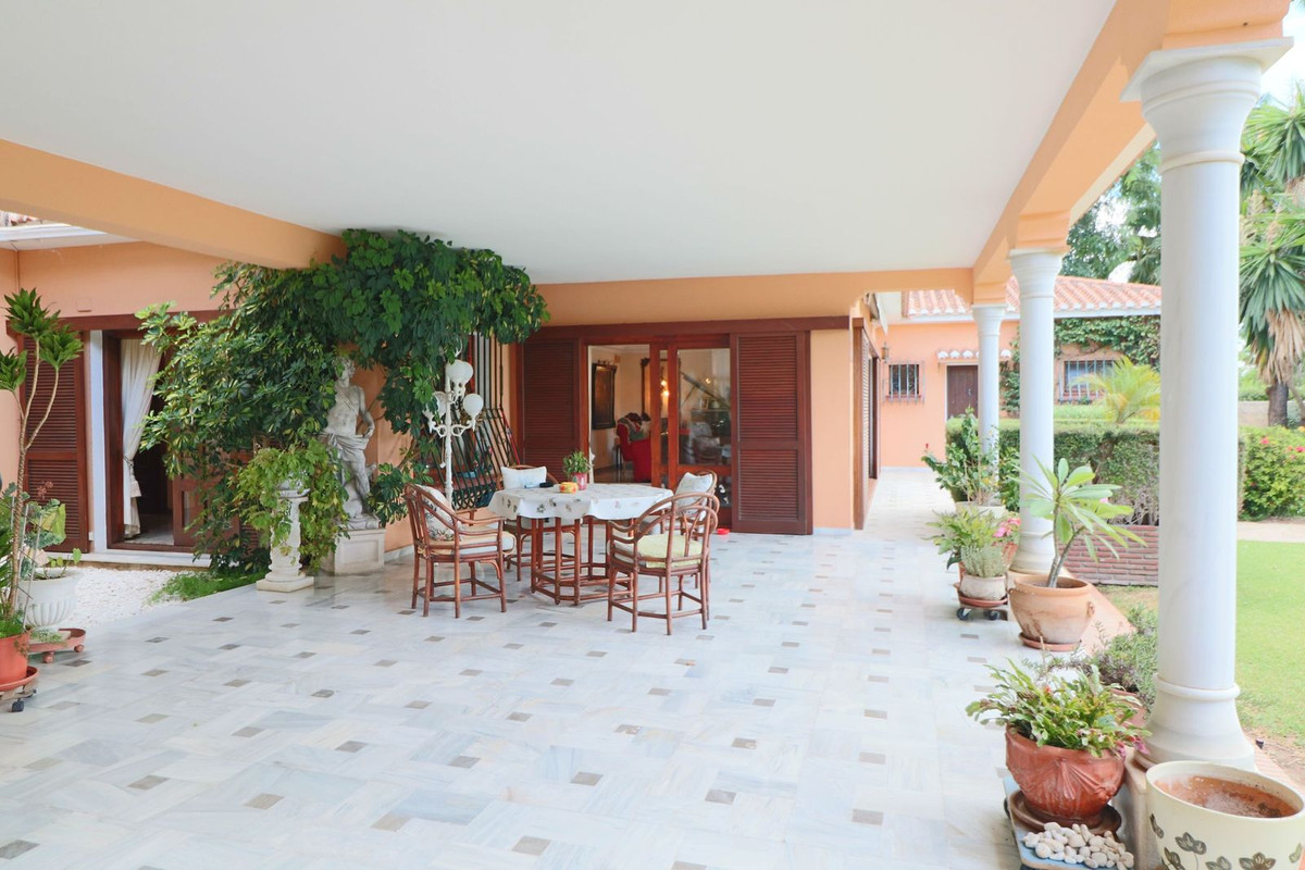Huis te koop in El Paraiso | 6 slaapkamers H5482642