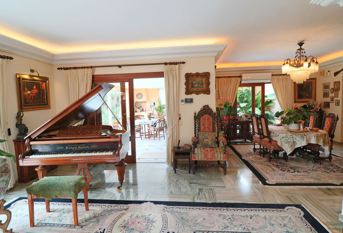Huis te koop in El Paraiso | 6 slaapkamers H5482642