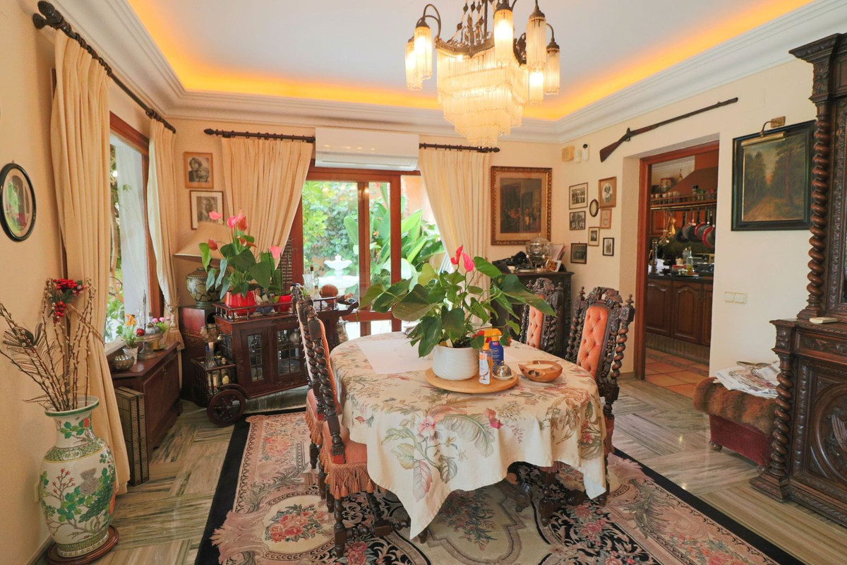 Huis te koop in El Paraiso | 6 slaapkamers H5482642