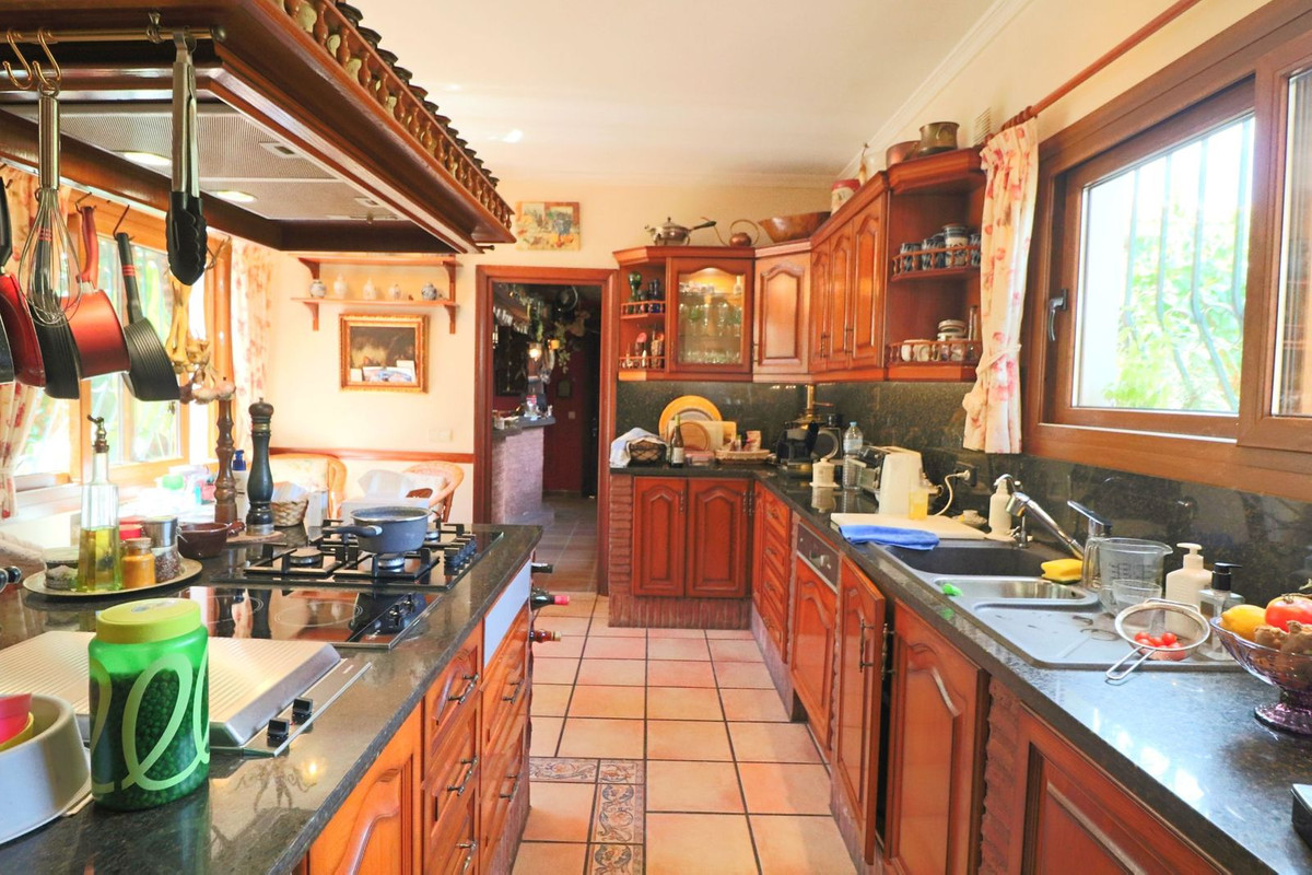 Huis te koop in El Paraiso | 6 slaapkamers H5482642