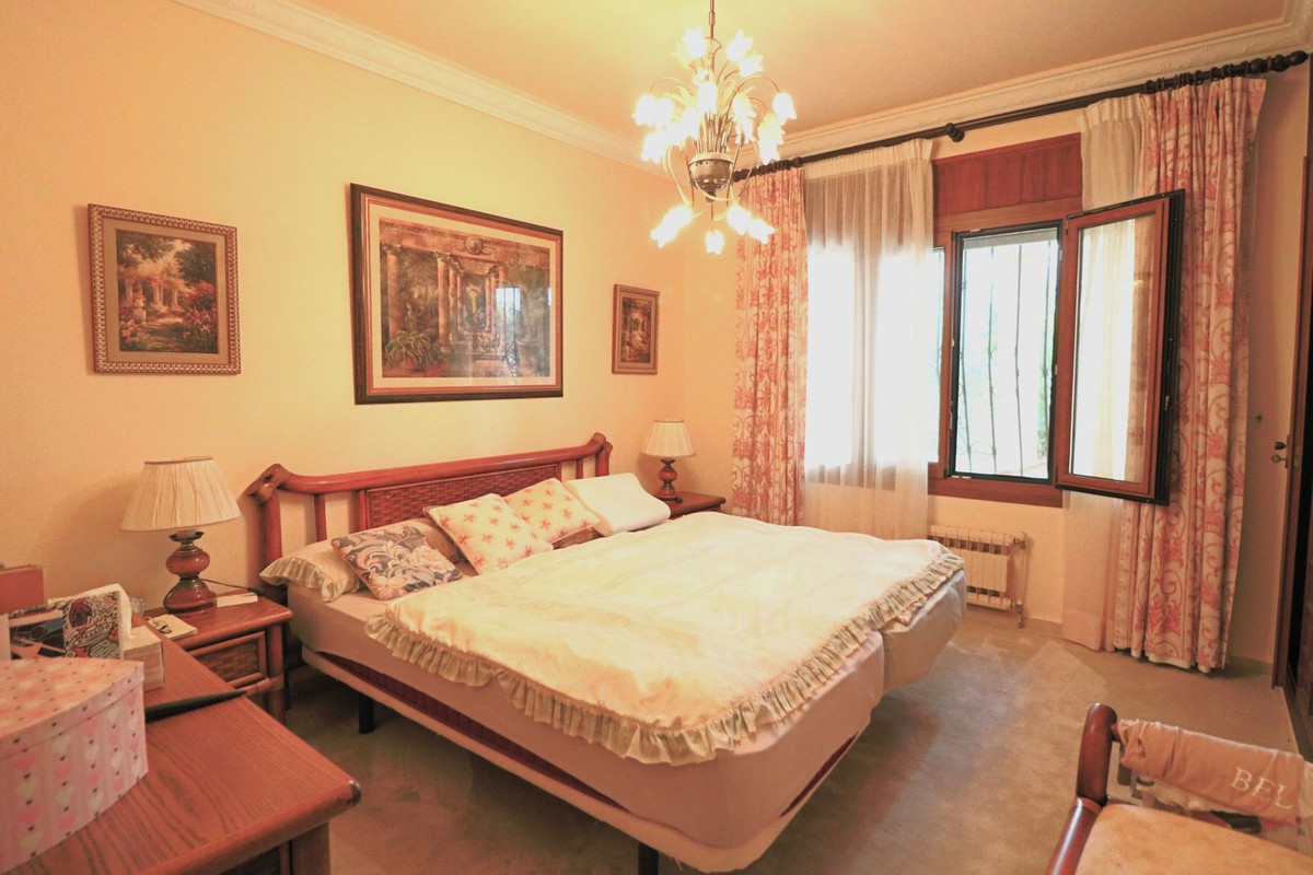 Huis te koop in El Paraiso | 6 slaapkamers H5482642