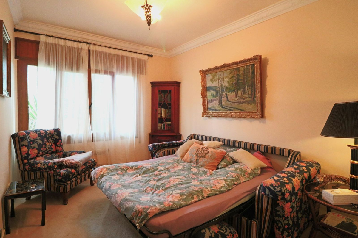 Huis te koop in El Paraiso | 6 slaapkamers H5482642