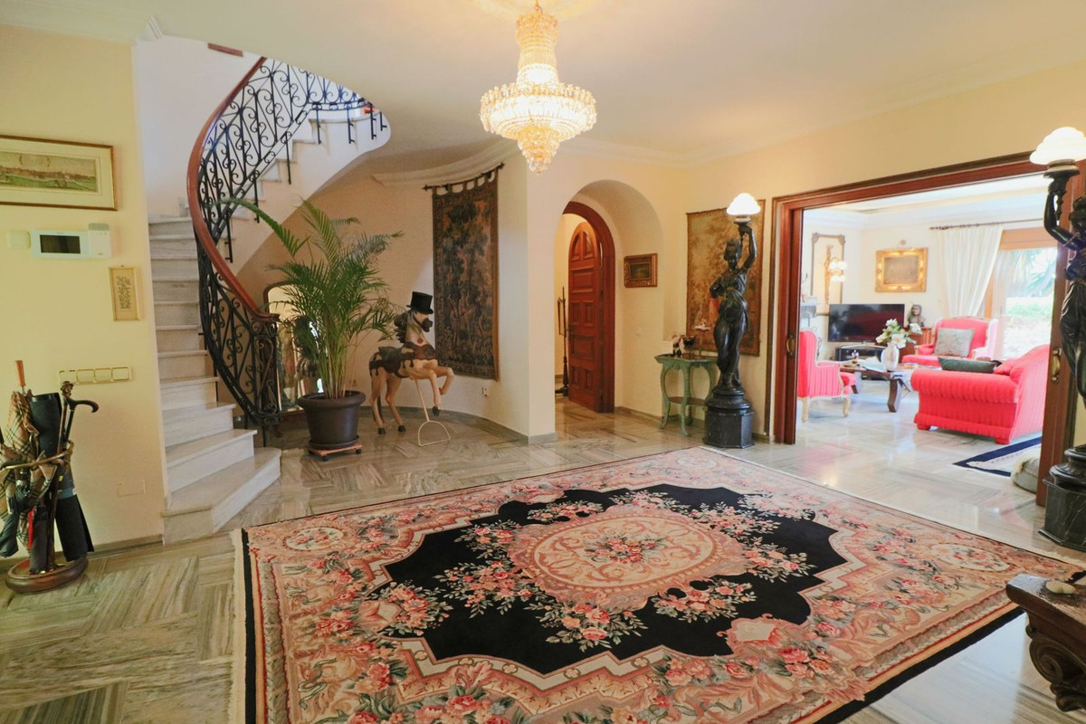 Huis te koop in El Paraiso | 6 slaapkamers H5482642