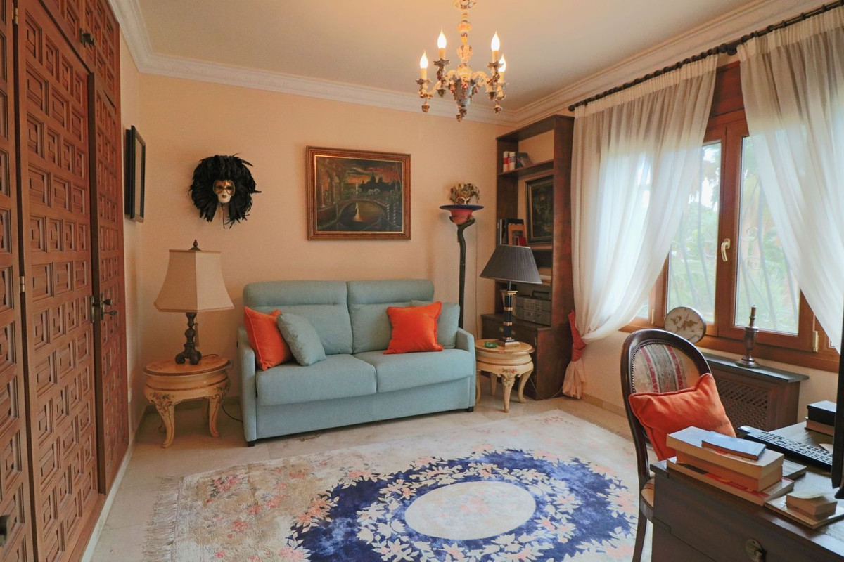 Huis te koop in El Paraiso | 6 slaapkamers H5482642