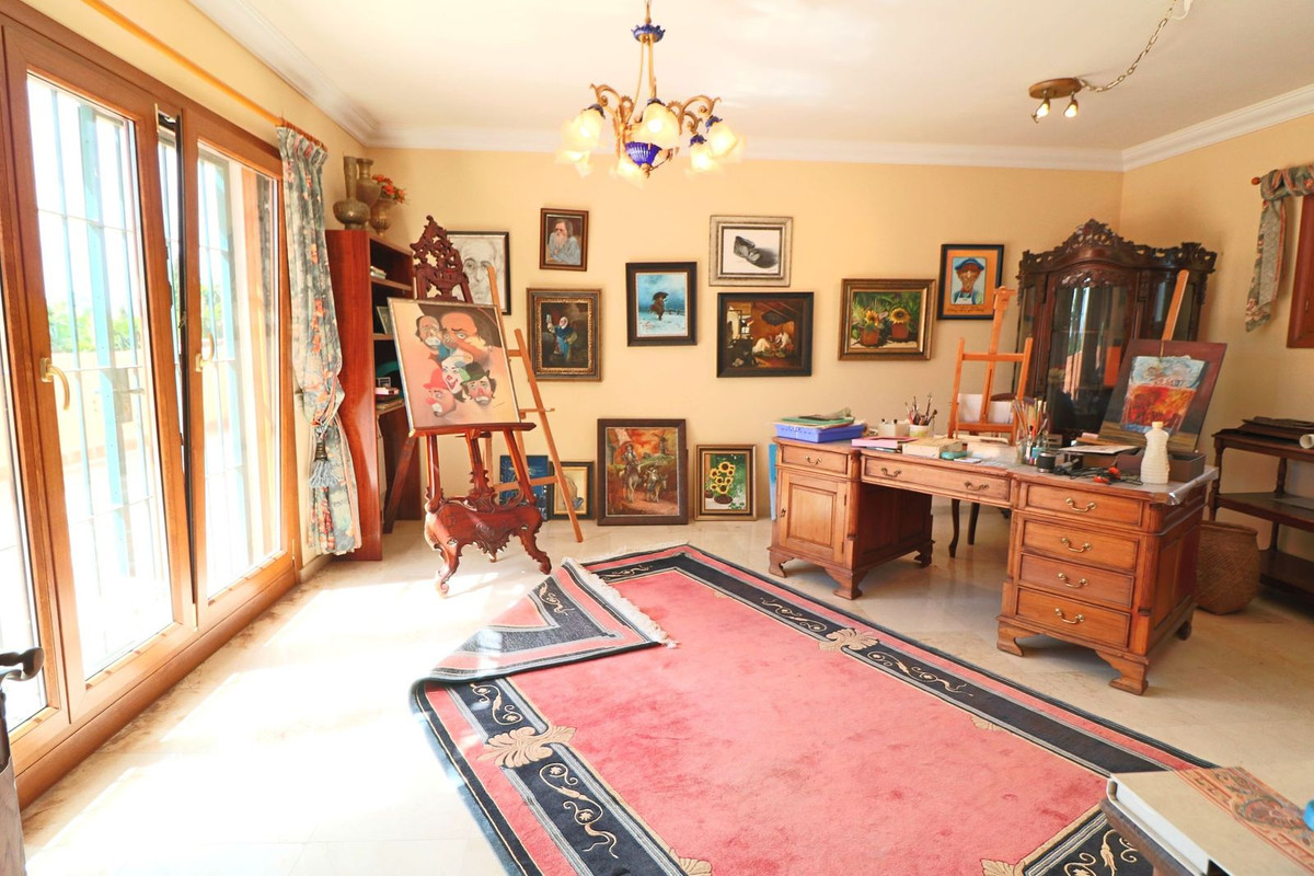 Huis te koop in El Paraiso | 6 slaapkamers H5482642