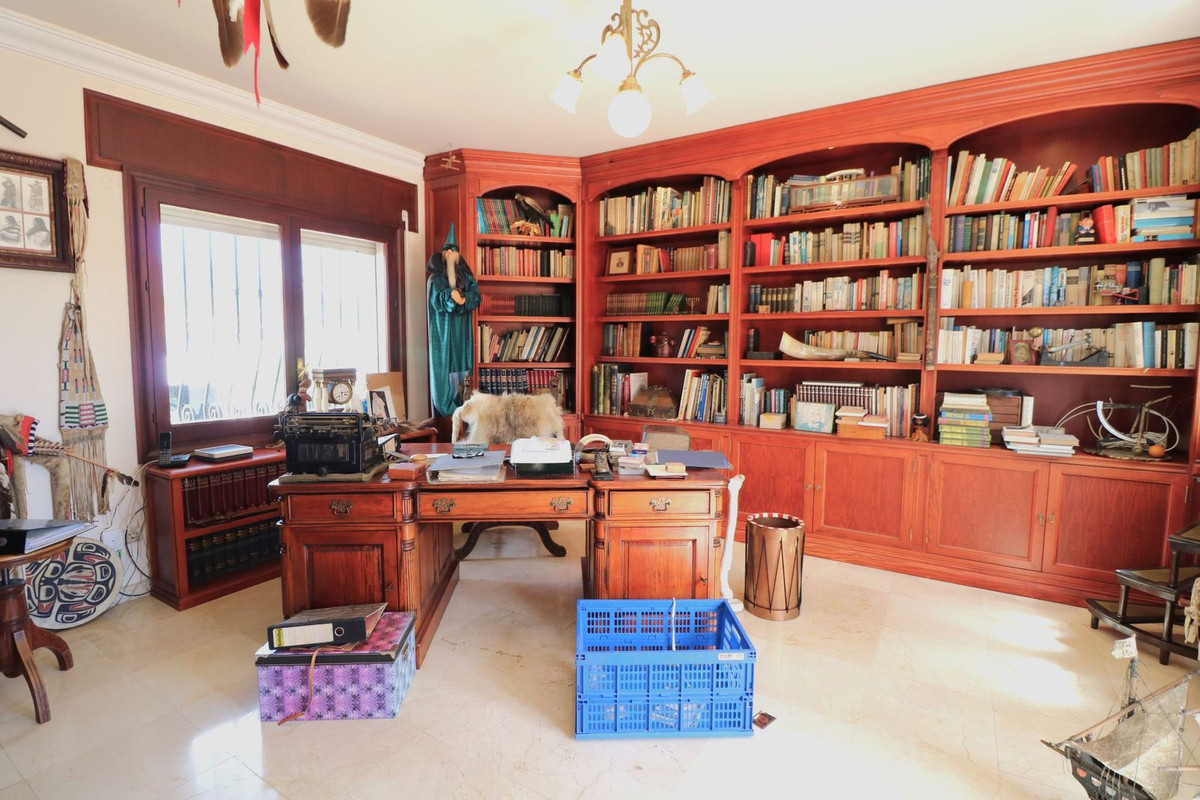 Huis te koop in El Paraiso | 6 slaapkamers H5482642