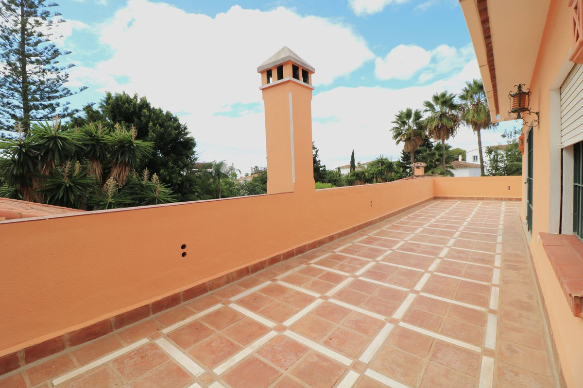 Huis te koop in El Paraiso | 6 slaapkamers H5482642