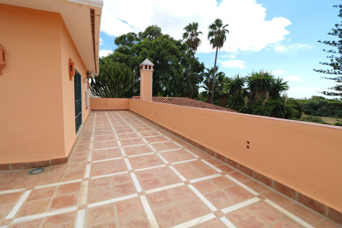 Huis te koop in El Paraiso | 6 slaapkamers H5482642
