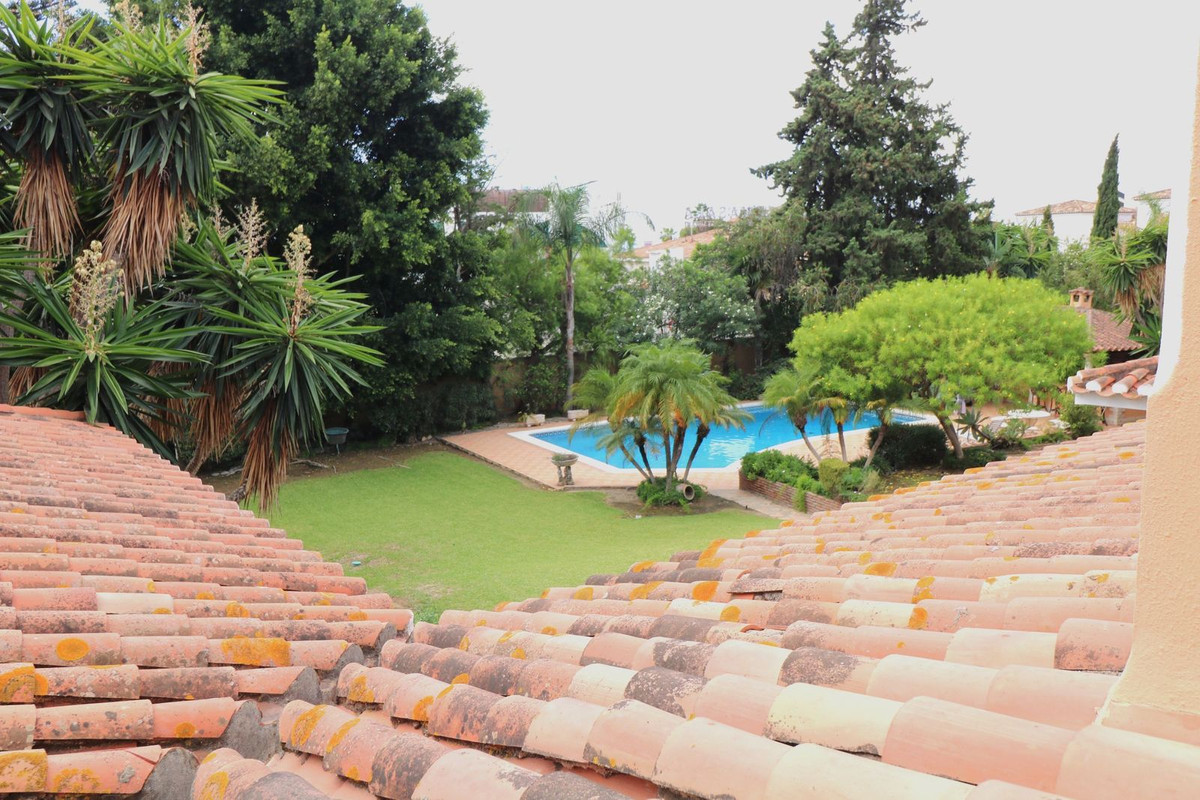 Huis te koop in El Paraiso | 6 slaapkamers H5482642