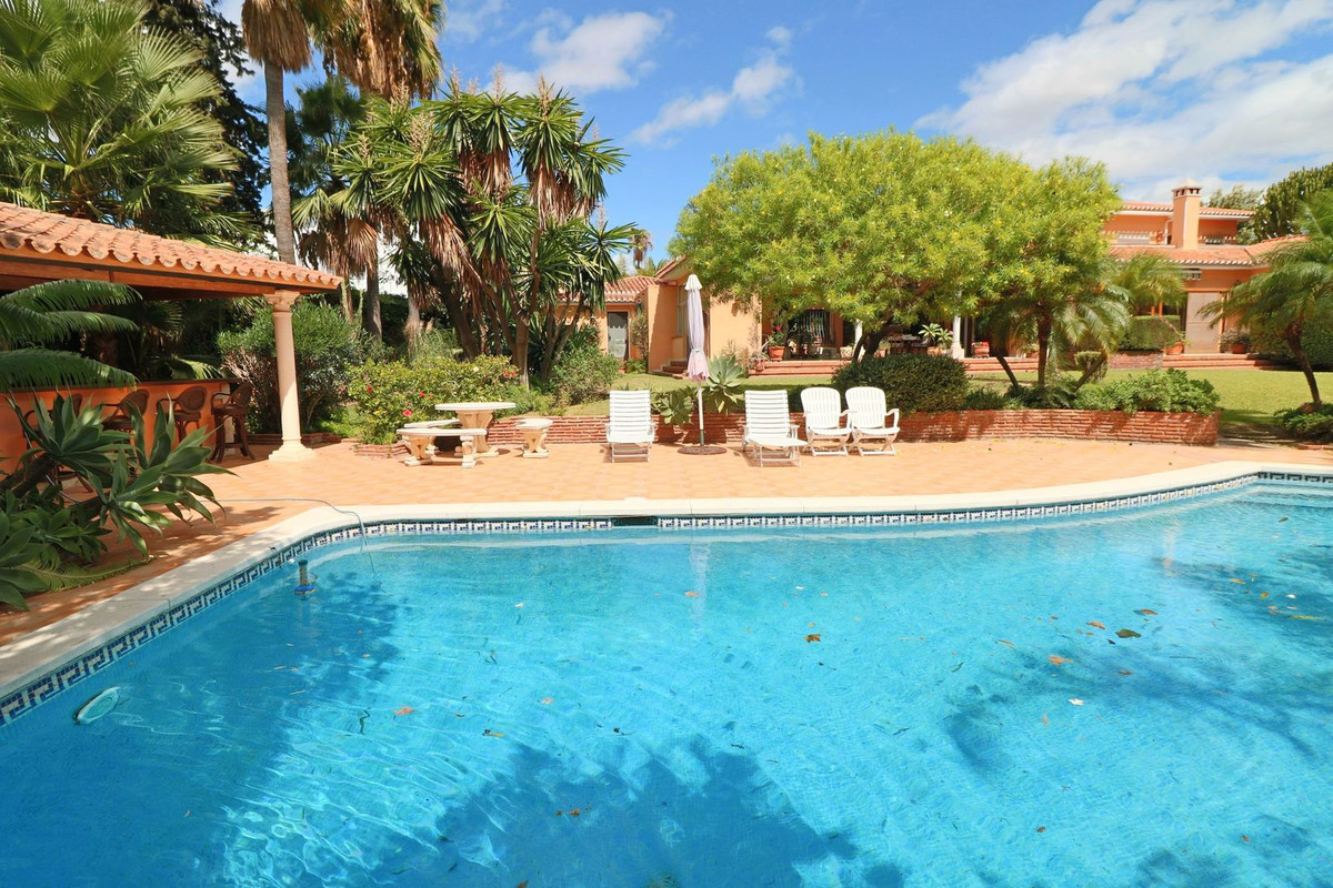 Huis te koop in El Paraiso | 6 slaapkamers H5482642