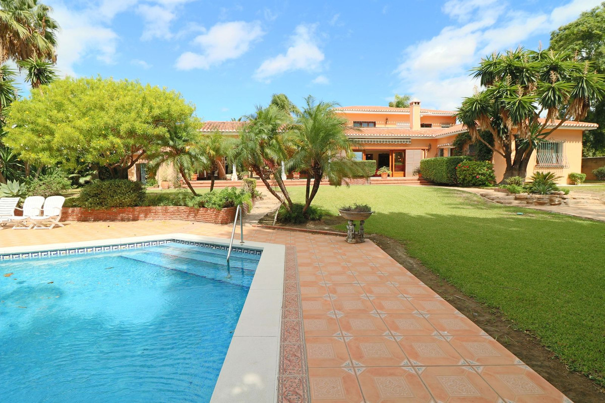 Huis te koop in El Paraiso | 6 slaapkamers H5482642