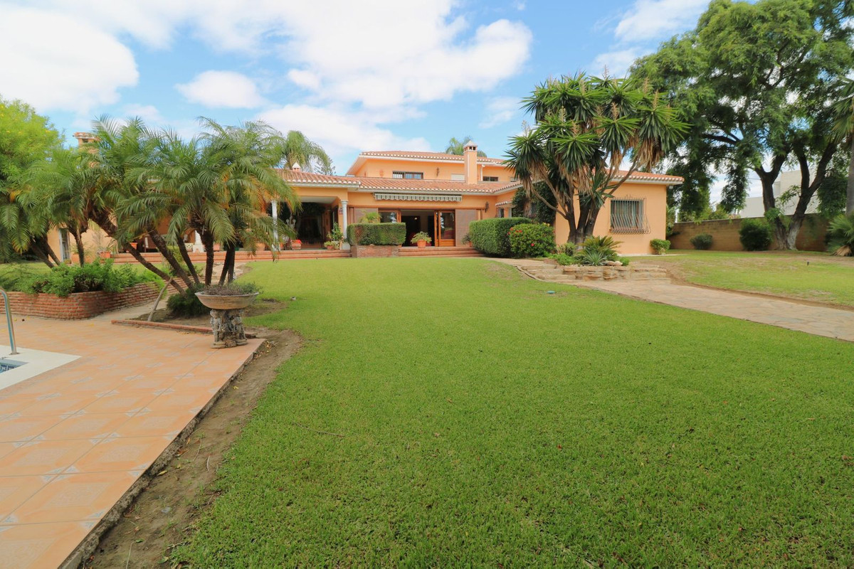 Huis te koop in El Paraiso | 6 slaapkamers H5482642