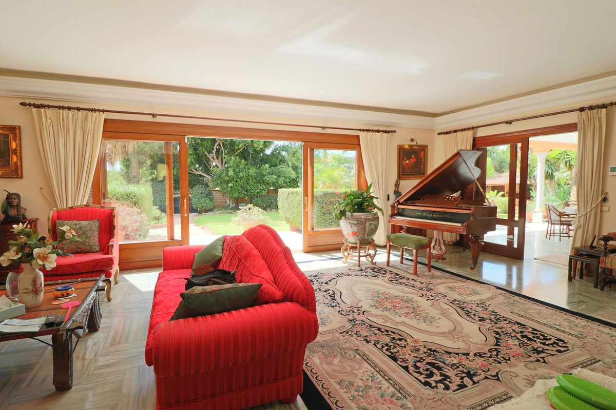 Huis te koop in El Paraiso | 6 slaapkamers H5482642