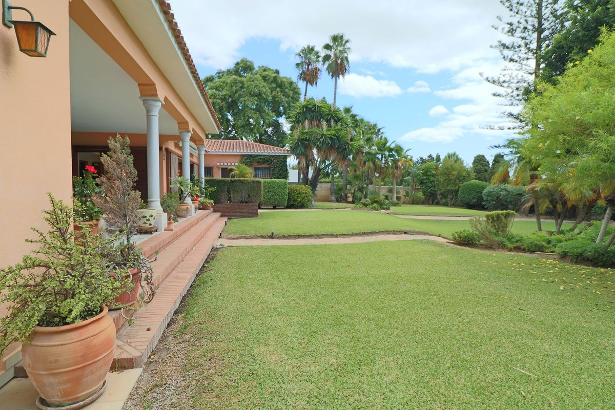 Huis te koop in El Paraiso | 6 slaapkamers H5482642