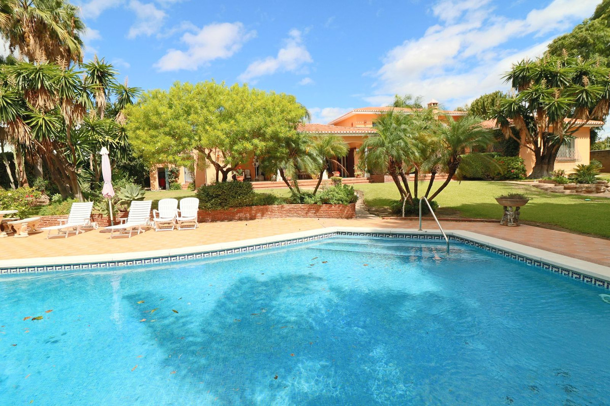 Huis te koop in El Paraiso | 6 slaapkamers H5482642