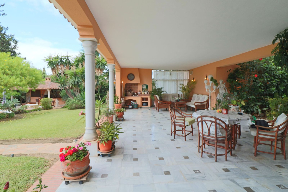 Huis te koop in El Paraiso | 6 slaapkamers H5482642