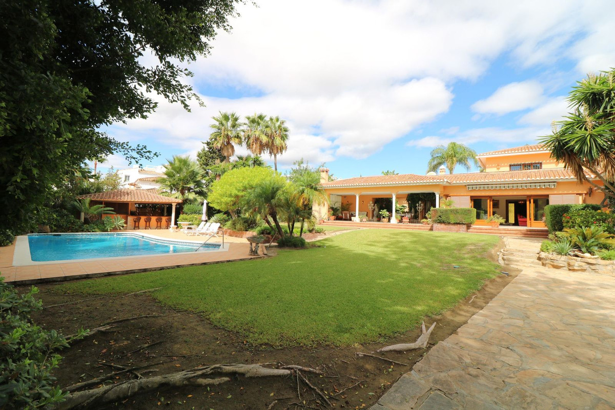 Huis te koop in El Paraiso | 6 slaapkamers H5482642
