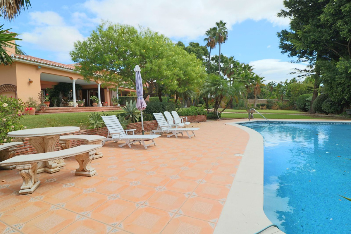Huis te koop in El Paraiso | 6 slaapkamers H5482642