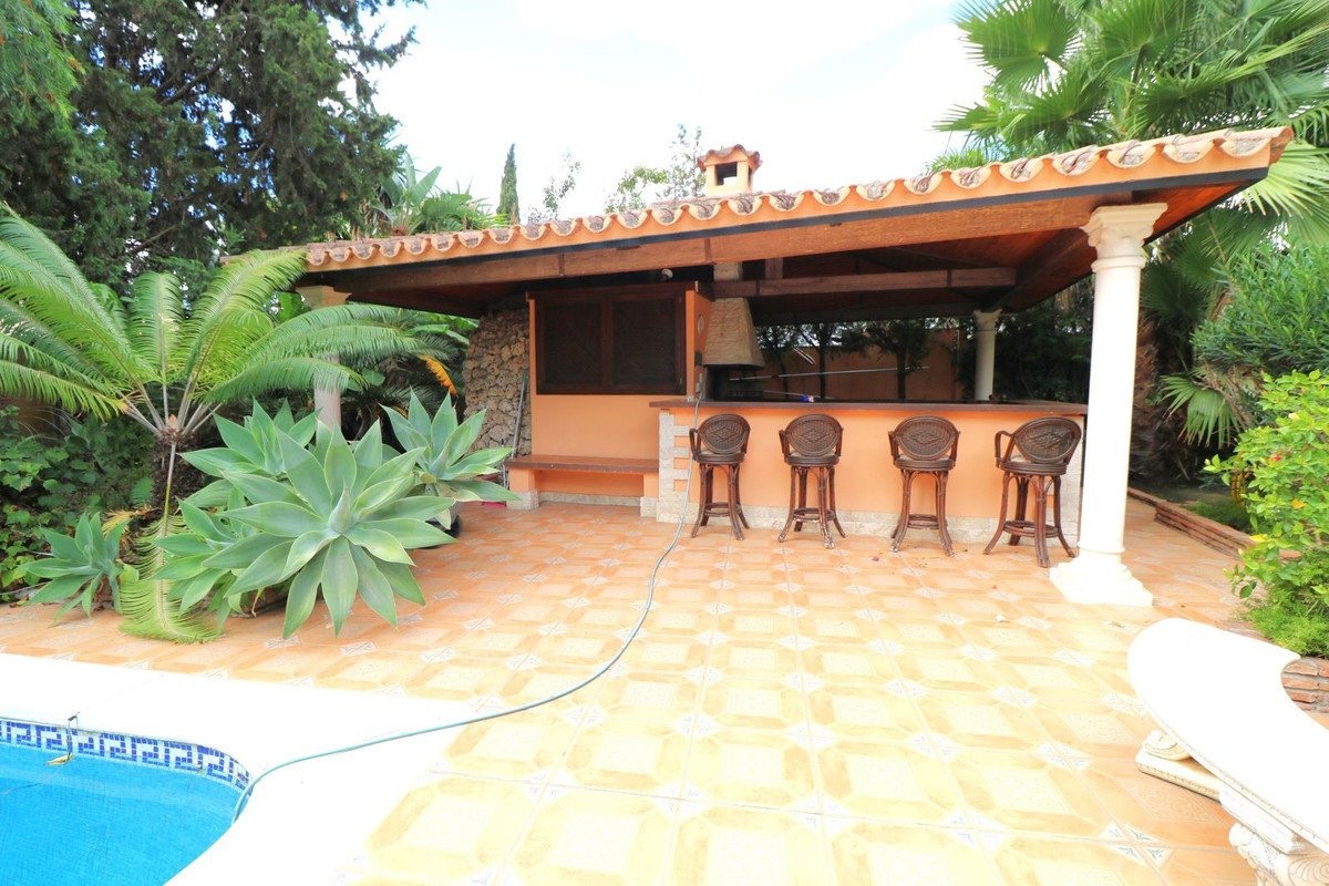 Huis te koop in El Paraiso | 6 slaapkamers H5482642