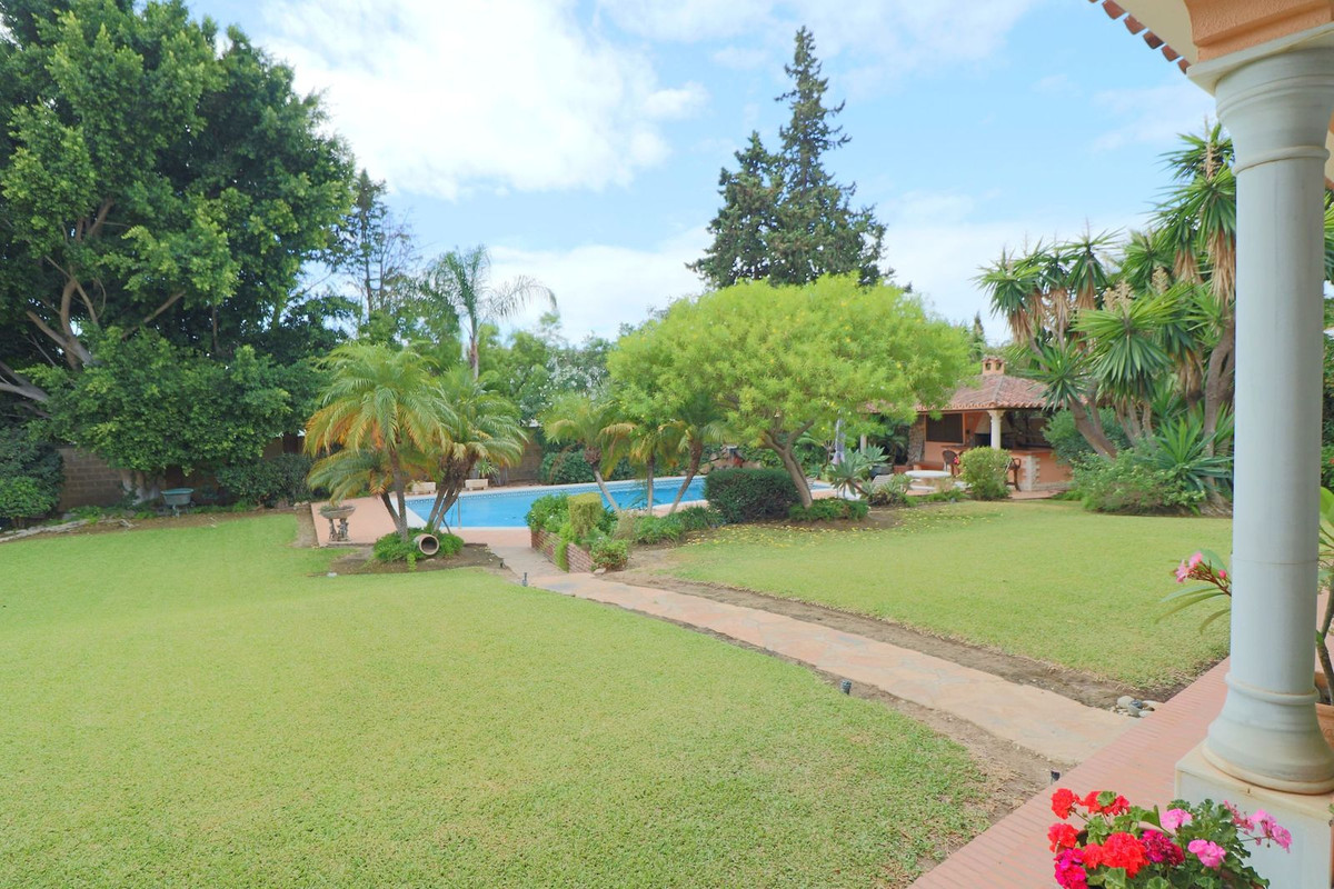Huis te koop in El Paraiso | 6 slaapkamers H5482642