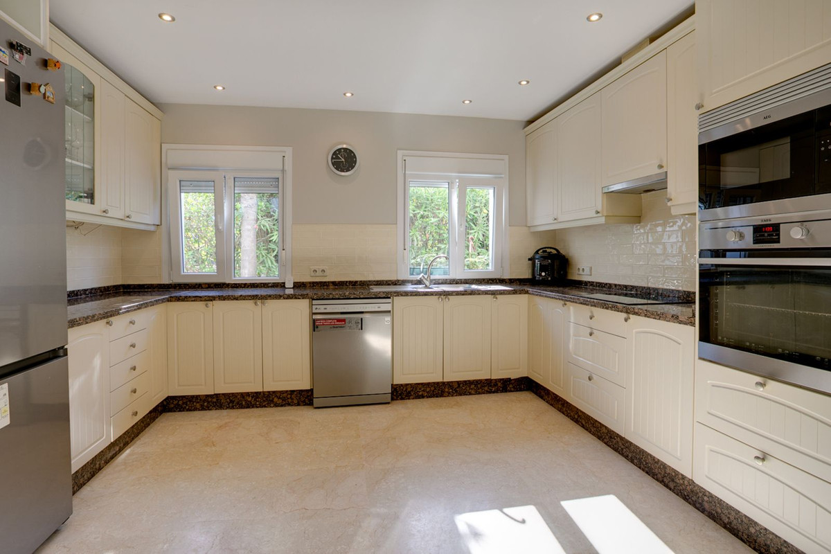 Huis te koop in El Paraiso | 3 slaapkamers H5486074