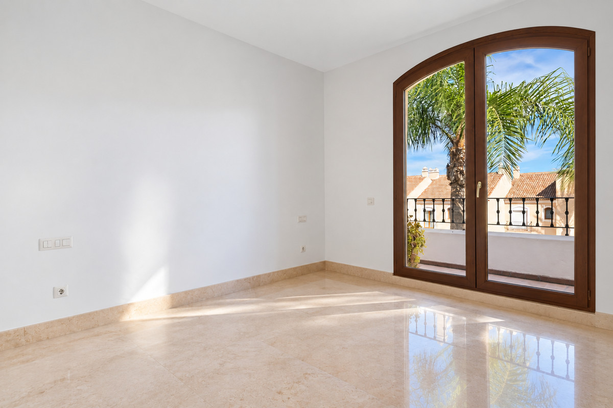 Huis te koop in El Paraiso | 3 slaapkamers H5495632