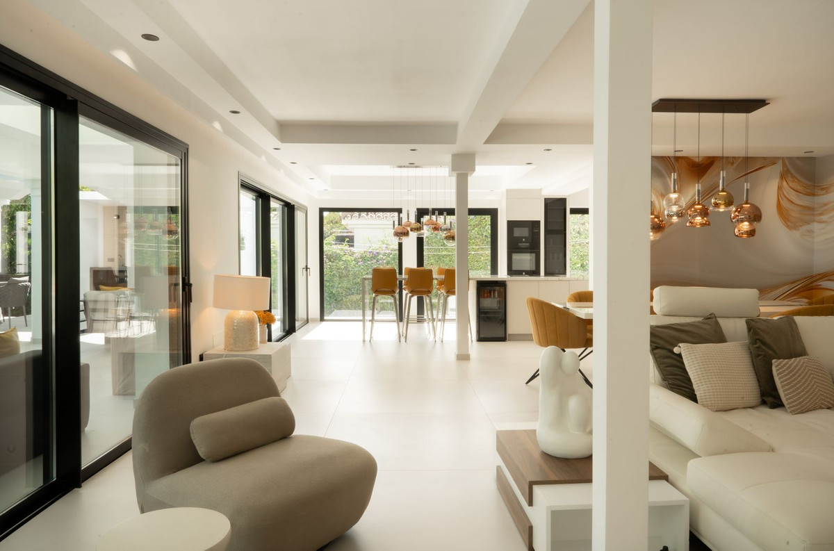 Huis te koop in El Paraiso | 5 slaapkamers H5496214