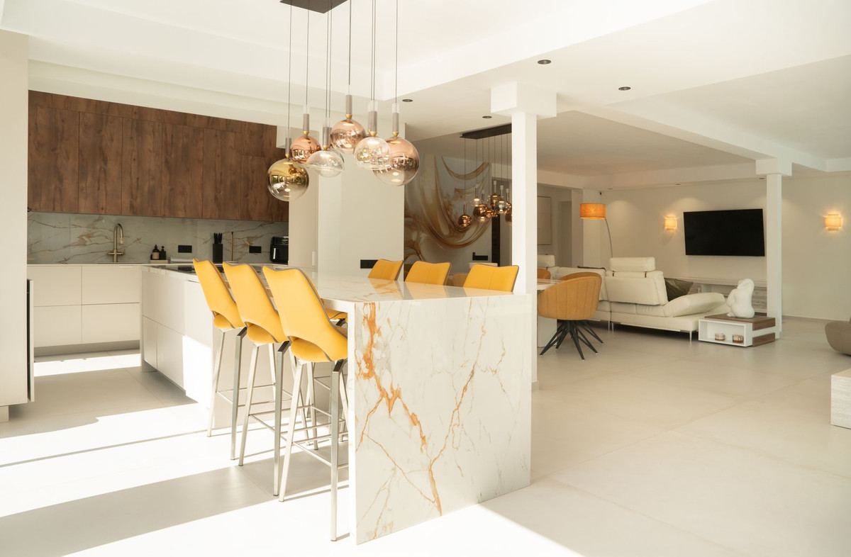 Huis te koop in El Paraiso | 5 slaapkamers H5496214