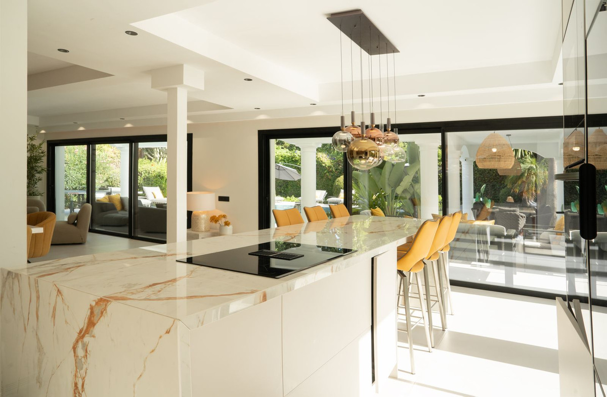 Huis te koop in El Paraiso | 5 slaapkamers H5496214