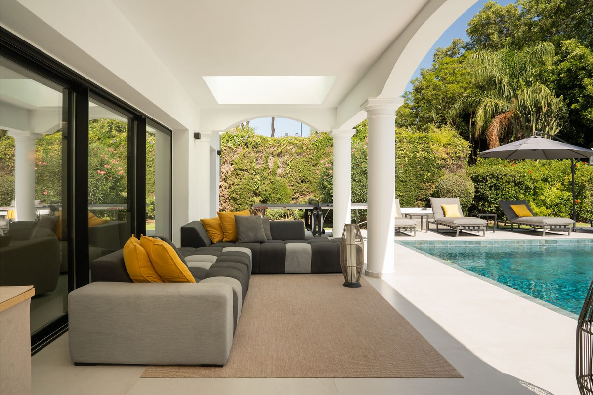 Huis te koop in El Paraiso | 5 slaapkamers H5496214