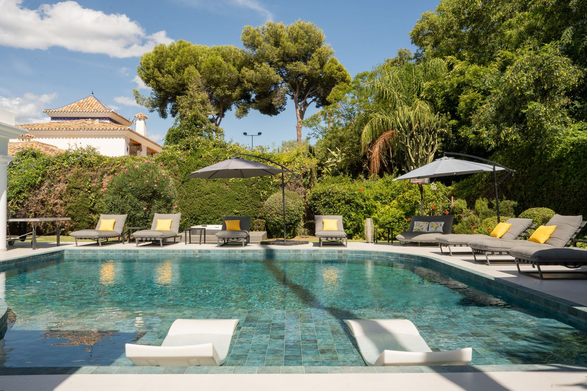 Huis te koop in El Paraiso | 5 slaapkamers H5496214